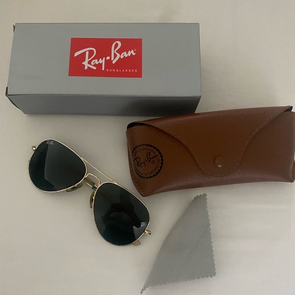 Authentic Classic Raybans - Picture 2 of 3